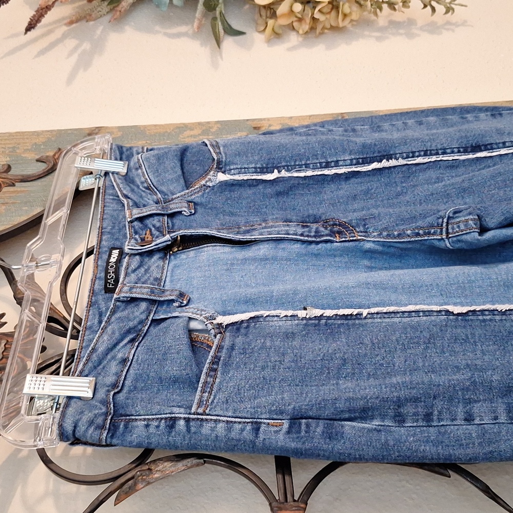 FASHION NOVA Two toned Denim Frayed Skinny Jeans. Excellent Condition Size 7 - Picture 8 of 14